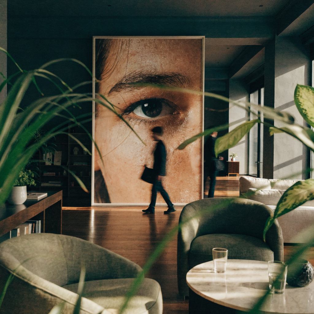 MAISON TamTam – Auge-Motiv in der Lounge